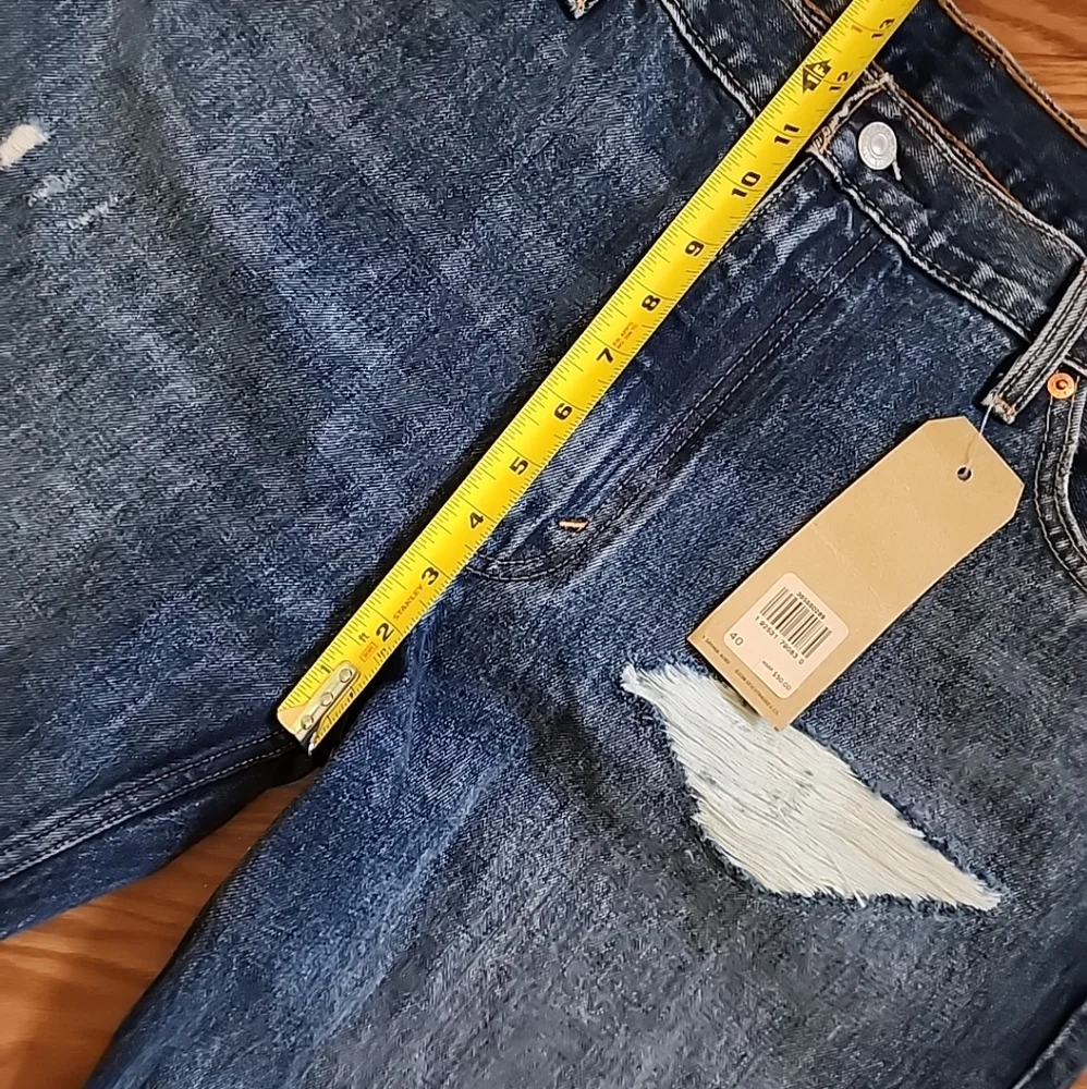 NWT Levi's 511 fall at knee shorts size 40 distressed‎